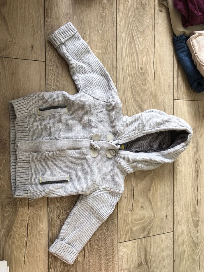 Gilet à capuche bébé