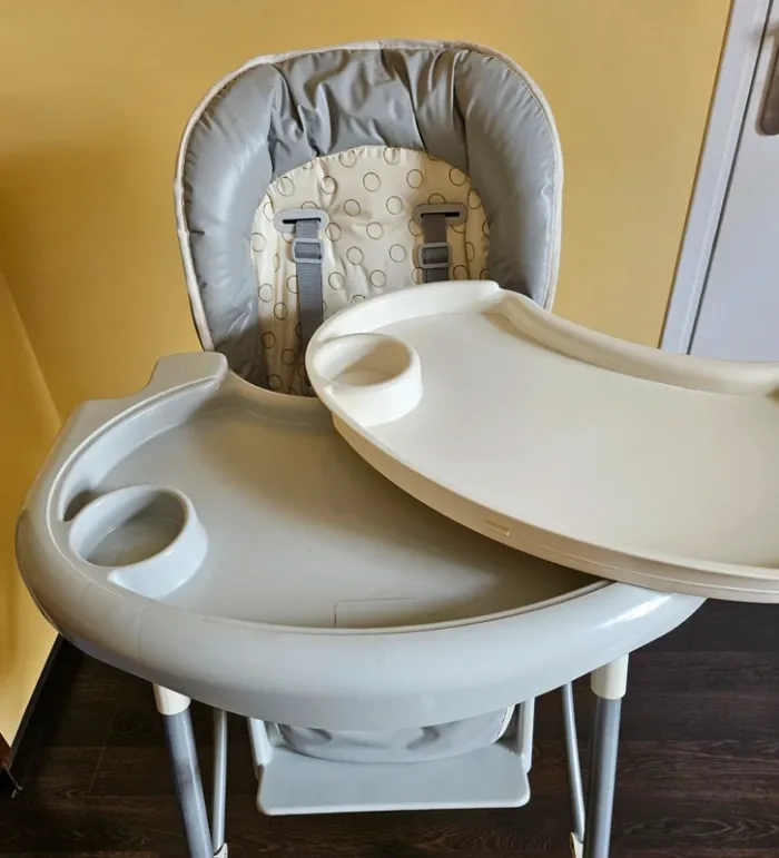 Chaise haute bébé - photo numéro 2