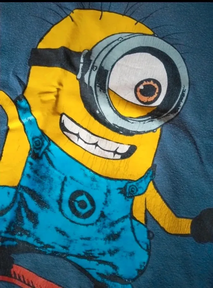 T-shirt  minion skateboard oarad  taille 6 ans - photo numéro 3