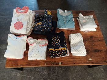Lot vêtements fille  12 mois 19 pièces