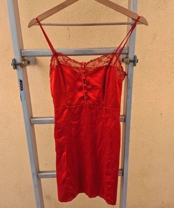 Nuisette rouge satine et dentelle