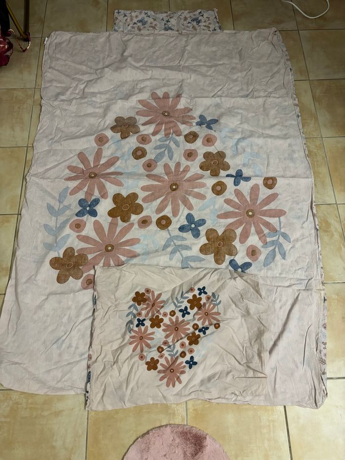 Housse de couette et oreiller fleuries
