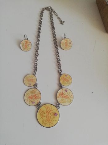 Parure collier et boucles d'oreilles strass