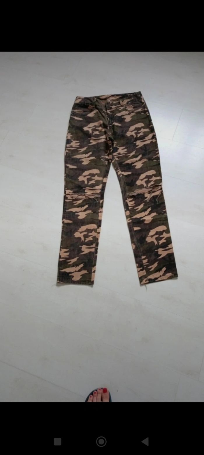 Pantalon Style Troué taille S Neuf marque Vivie