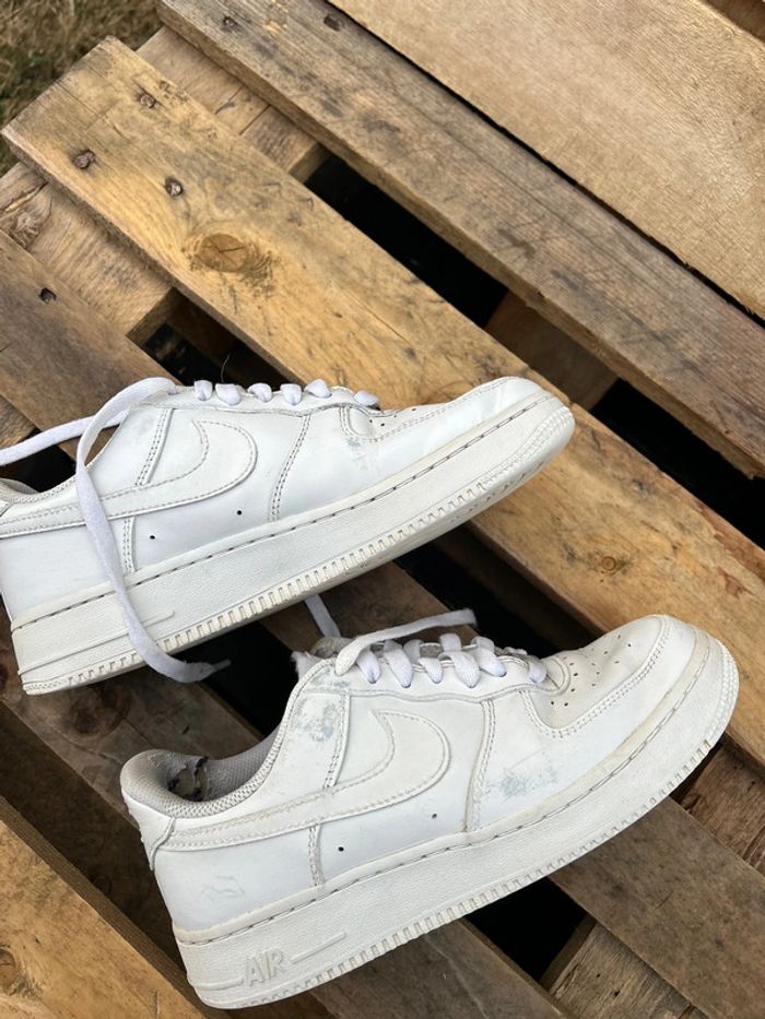 Nike Air Force 1 blanches pointure 39 - photo numéro 6