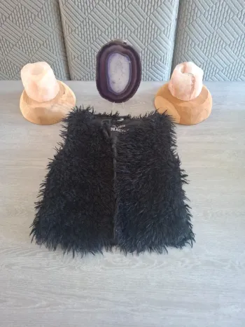 Veste sans manche noire taille 9-10 ans