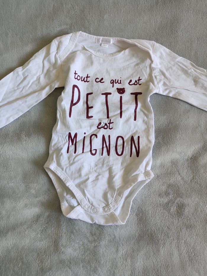 Lot bodies 18 mois - photo numéro 2