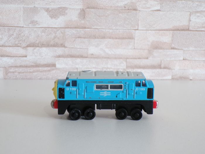Locomotive - Train - Thomas et ses amis - Diesel D199 (J23) - photo numéro 2