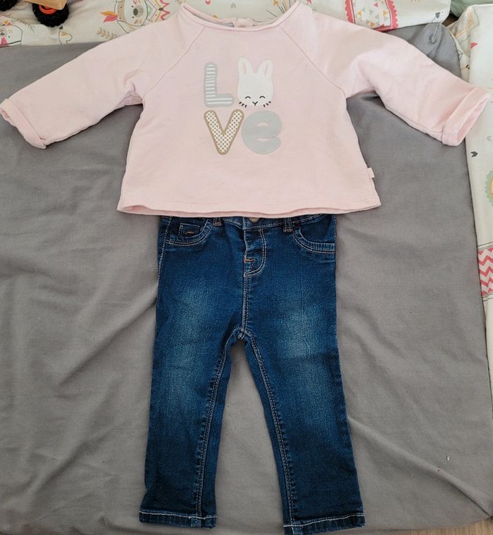 Tenue mi saison 6 mois : jean et pull