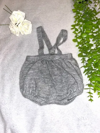 Très jolie short salopette pour bébé fille