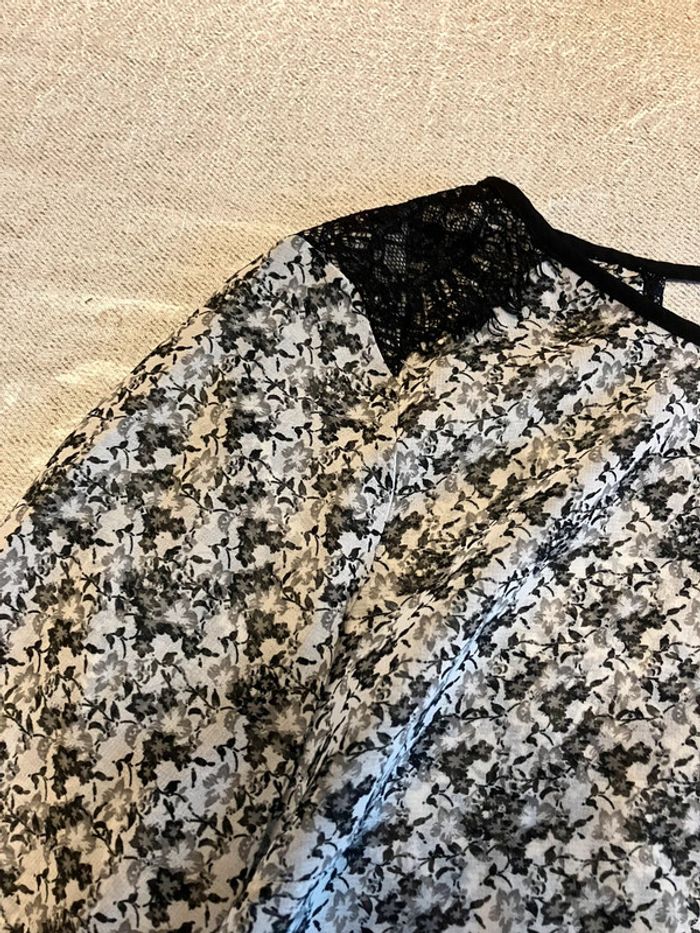 Blouse légère noire et blanche à fleurs – Bershka – taille S - photo numéro 3