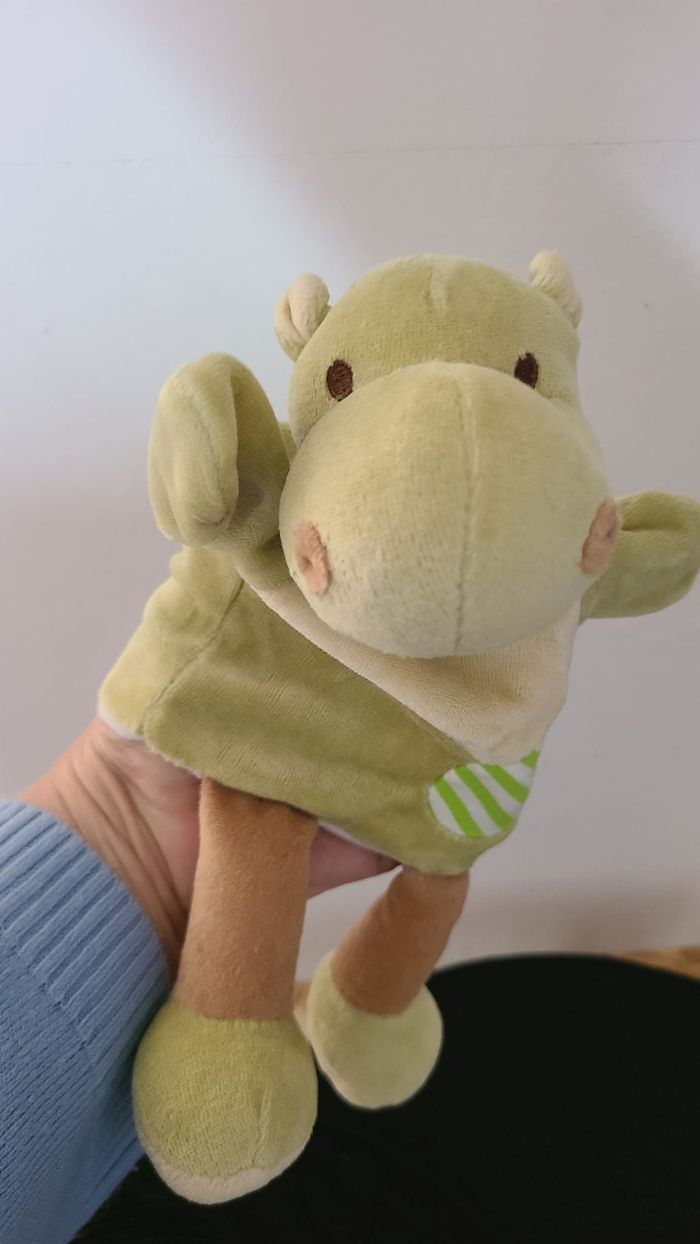 Doudou marionnette Hippopotame vert beige JJA