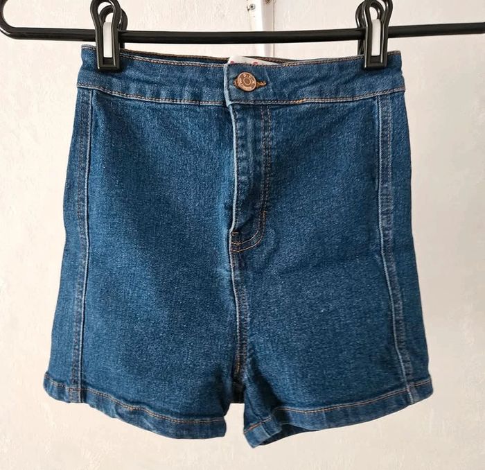 Short en jean.
Don't call me. Jennyfer.
Taille : 32.