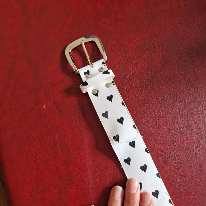 105cm ceinture blanche à cœur noir