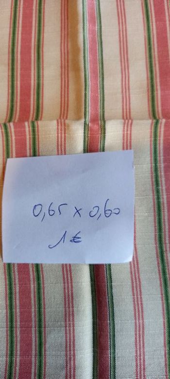 Rose et vert sur fond crème