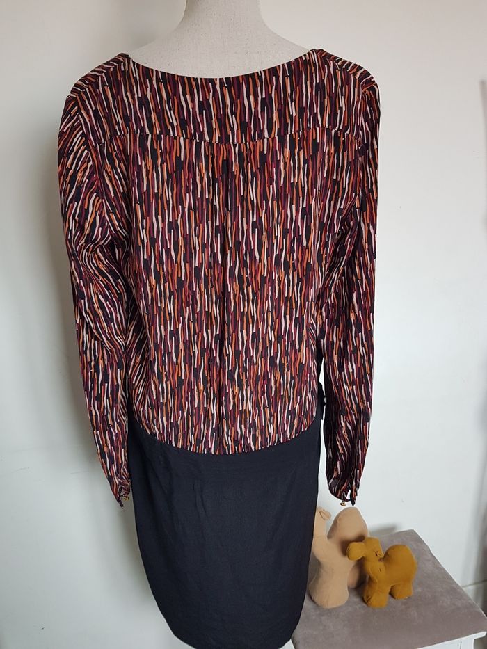 Robe haut multicolore, bas noir. 3 Suisses. Taille 44, 53cm aux aisselles, 80cm de haut. - photo numéro 3
