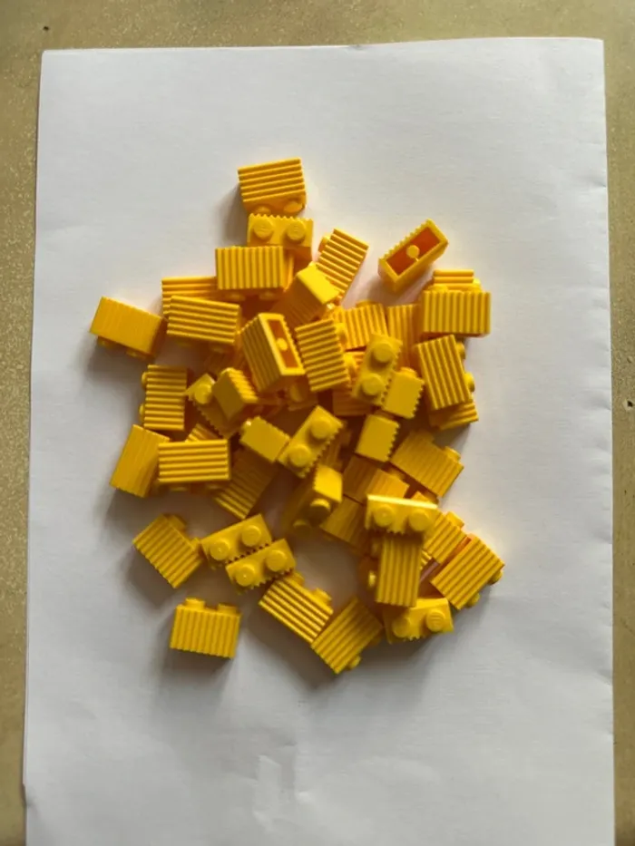 50 Brick Lego, Modified 1 x 2 with Grille / Fluted Profile ref 2877 Yellow - photo numéro 2