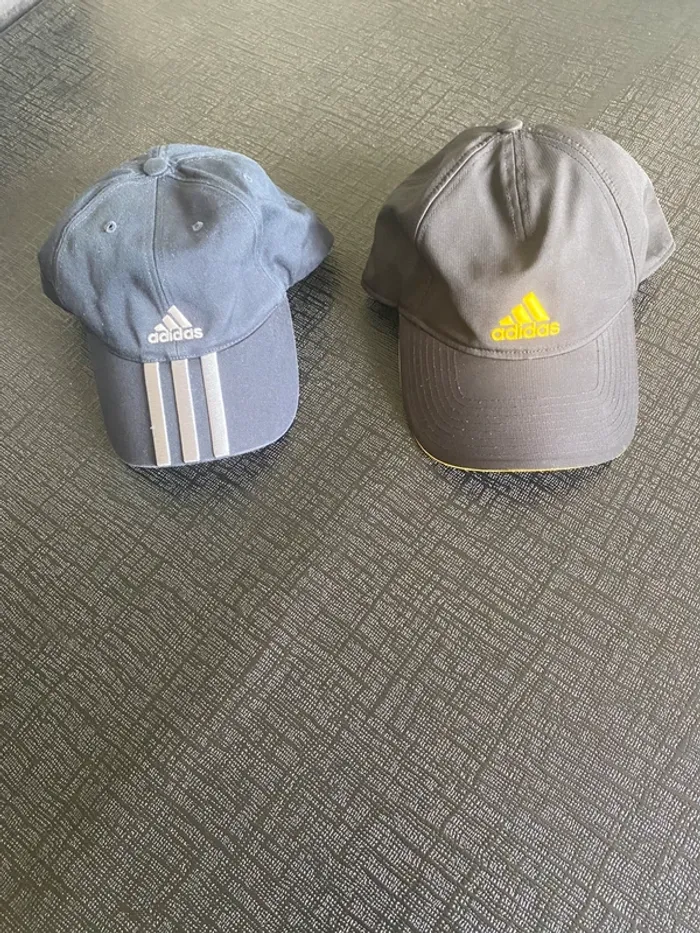 Lot de 2 casquettes Adidas Taille réglable Excellent état
