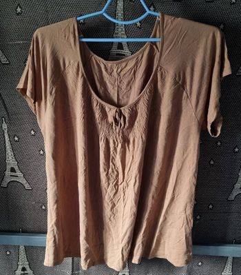 Blouse manches courtes beige taille 54-56