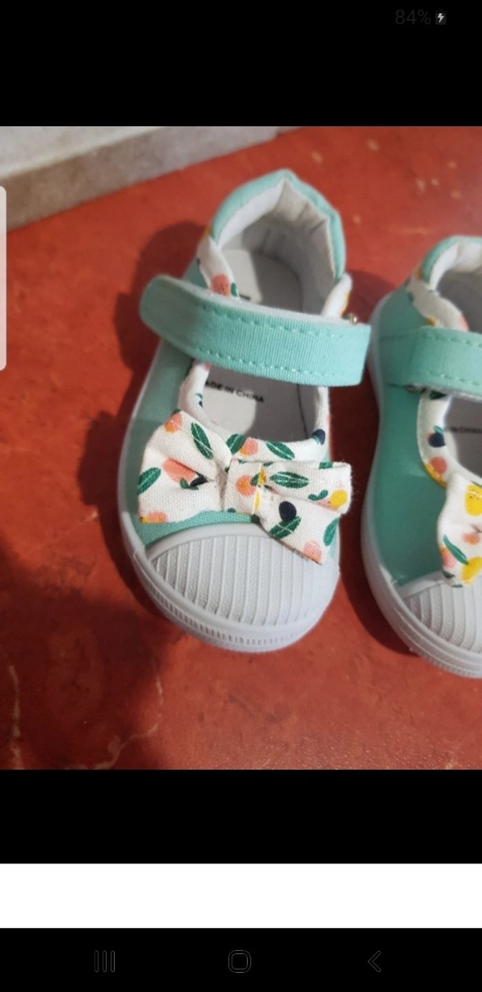 Chaussures bébé taille 19 - photo numéro 2