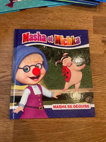 Livre Masha et Michka Masha se déguise