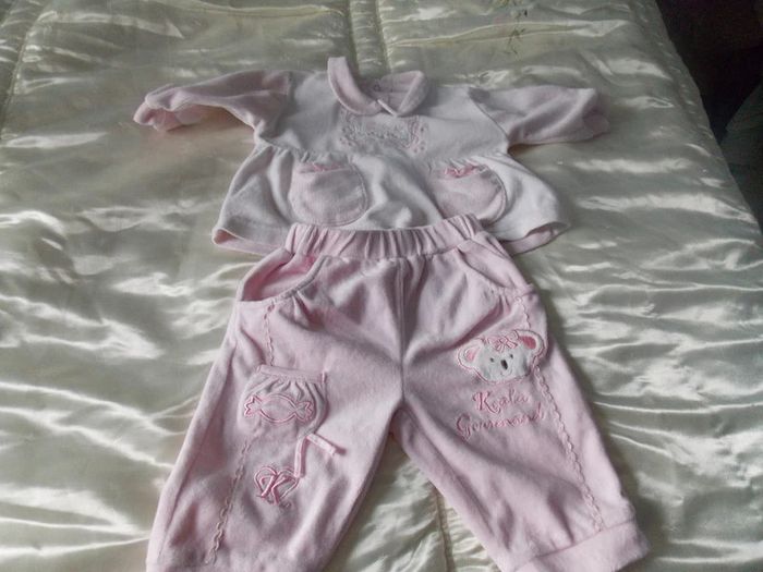 Pyjama en velours 2 piéces 6 mois