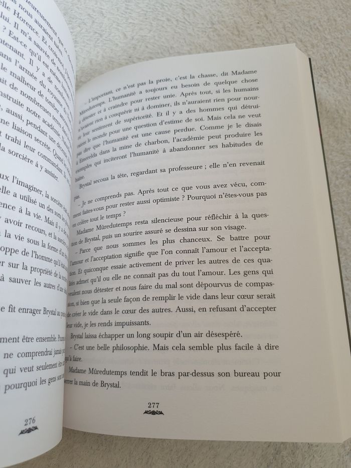 Livre Une histoire de magie neuf - photo numéro 6