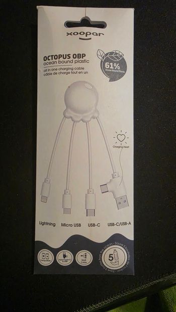 Cable de recharge tout en un. 