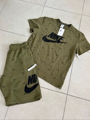 Ensemble Nike