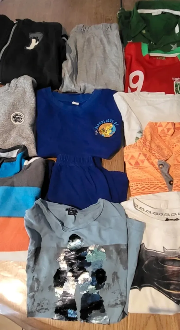 Lot 12 vêtements garçon 8ans - photo numéro 3