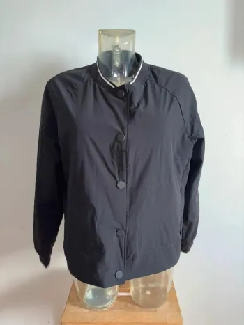 Bombers cop copine
