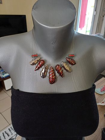 Magnifique collier rouge et argenté