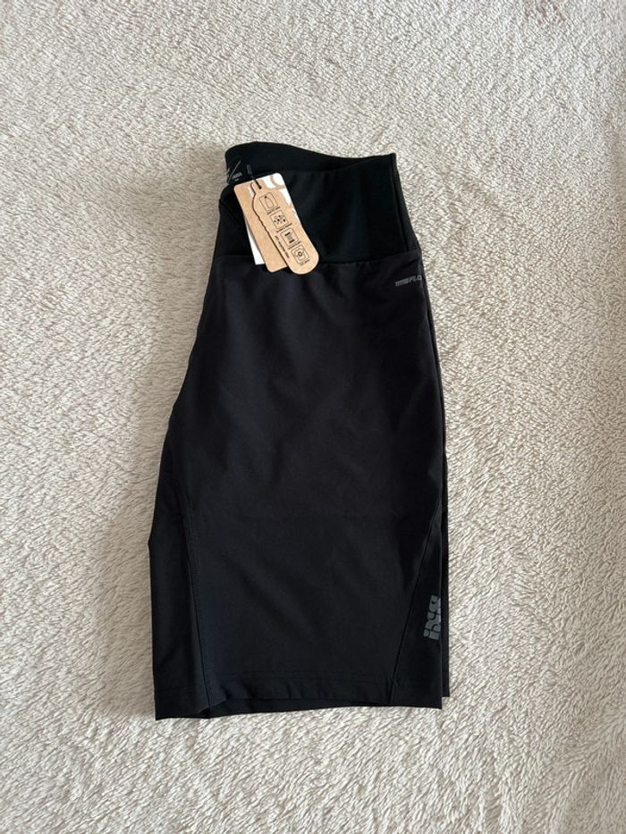 Short IXS - photo numéro 3