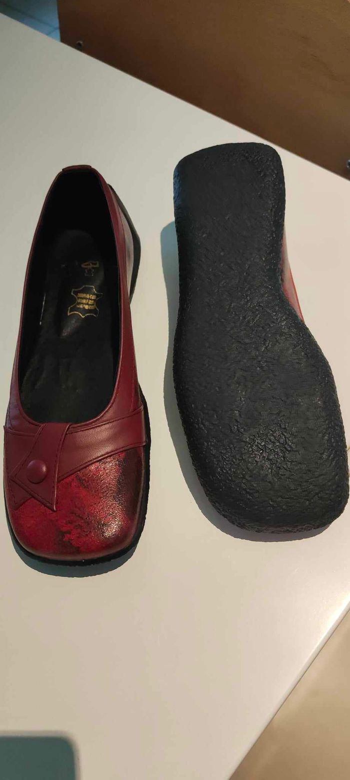 Chaussures plate rouge / noir pointure 36 - photo numéro 2