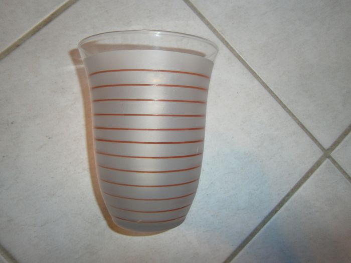 Vase opaque à traits rouge - photo numéro 3