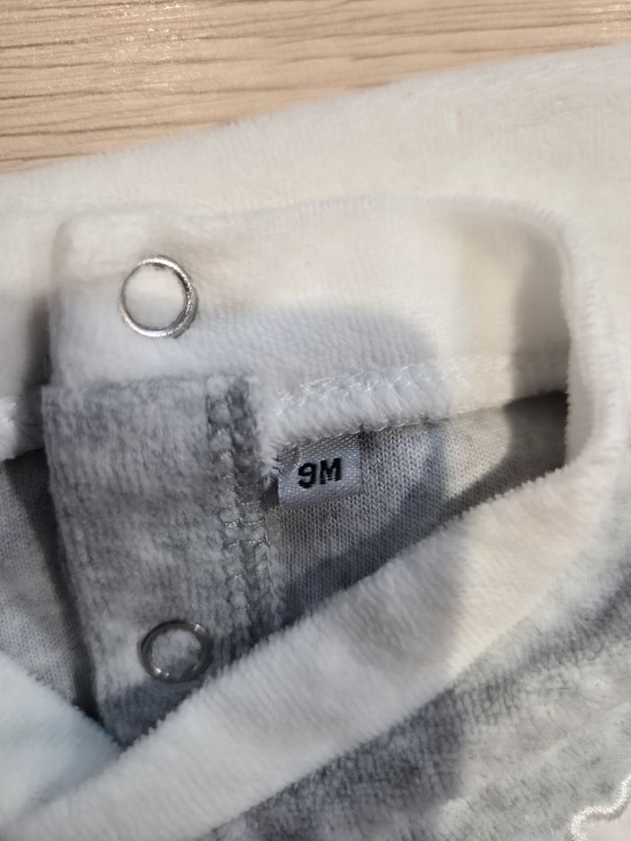 Pyjama en velours blanc et gris, Plus, 9 mois - photo numéro 3