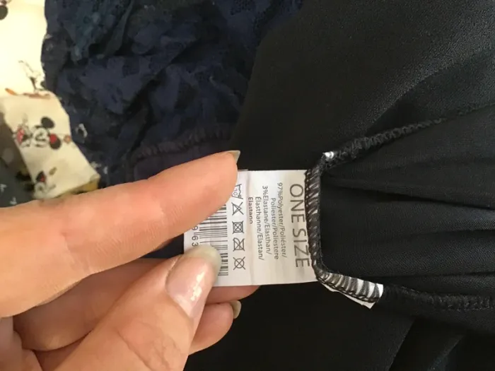 Robe noire épaules en dentelle - photo numéro 2