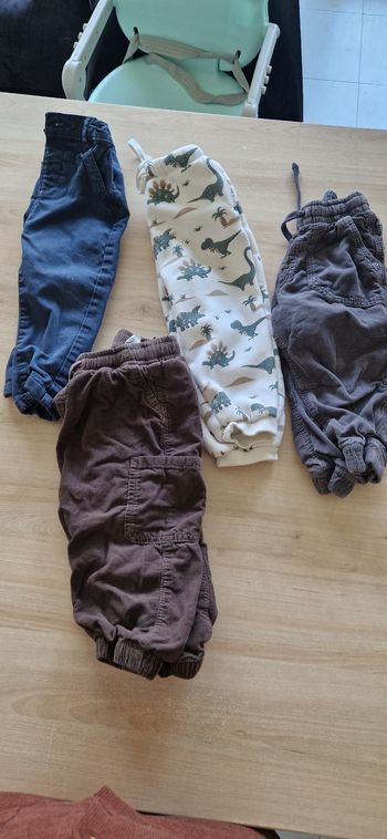 4 pantalons