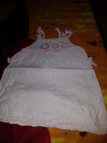 Robe vichy rose. 1 an.