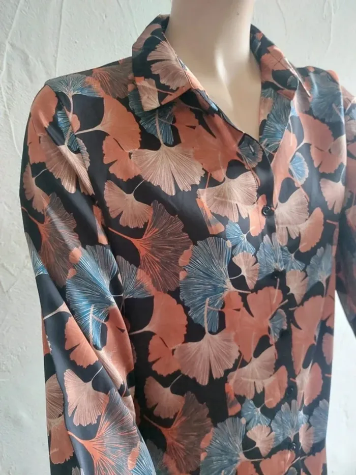 Longue chemise à motifs floraux élégante Taille L - photo numéro 3