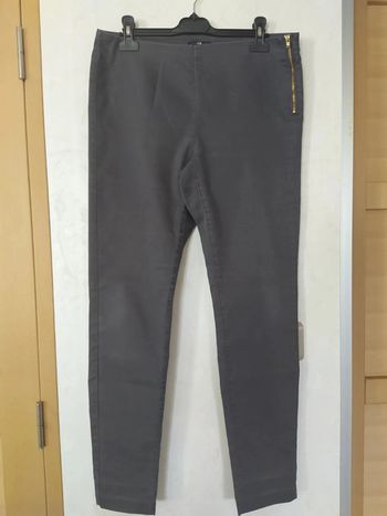 Pantalon ajusté zippé sur le côté