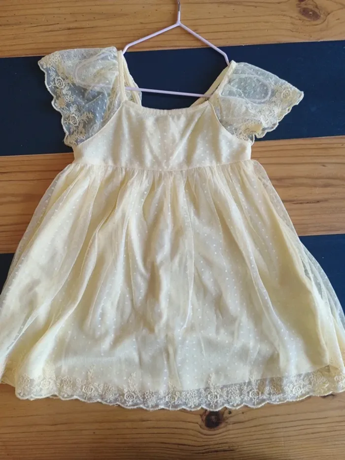Magnifique robe dentelle jaune - photo numéro 2