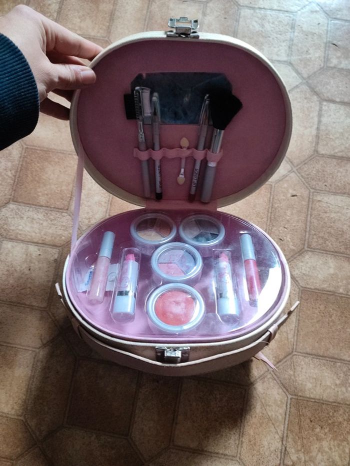 Valise de maquillage hello Kitty neuve - photo numéro 2