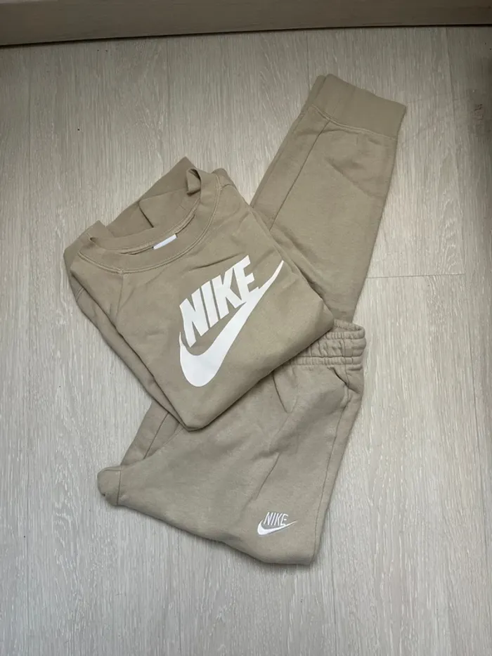 Ensemble Nike