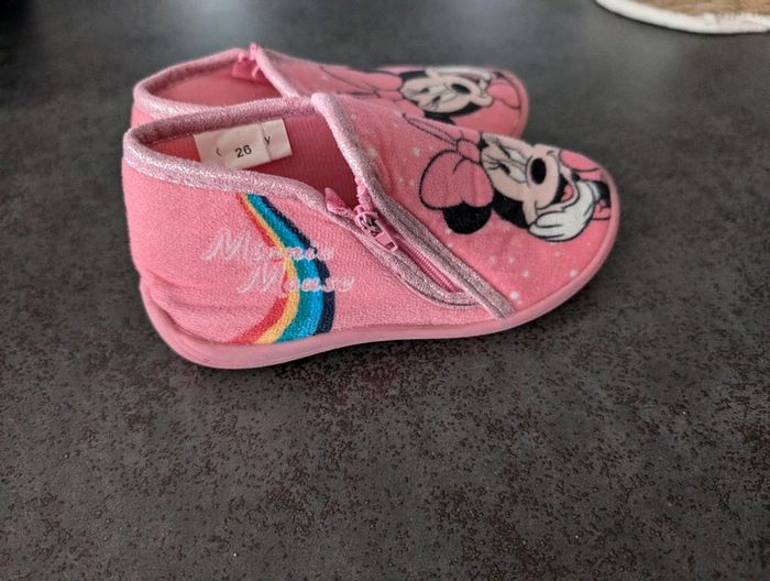 Chaussons fille 26 Minnie comme NEUFS - photo numéro 2