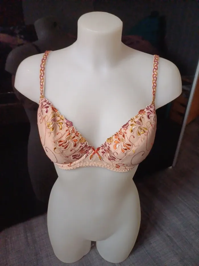 Soutien gorge pushup 95C idée cadeau de noel