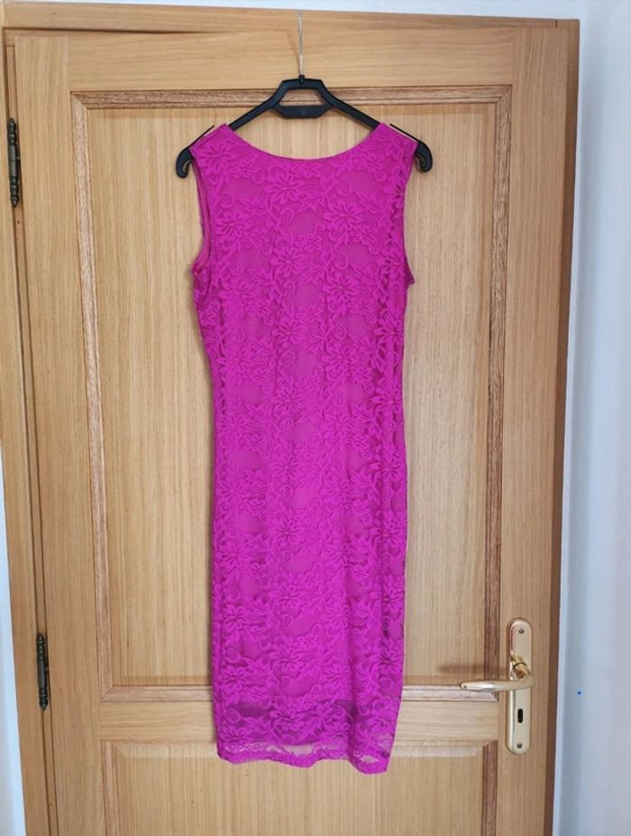 Robe dos nu en dentelle fushia ASOS - photo numéro 2