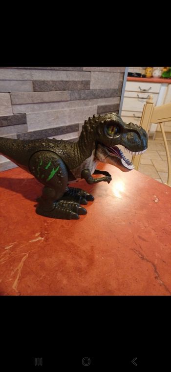Figurine dinosaure T Rex sonore
