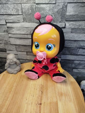 Poupée Babies Cry coccinelle 