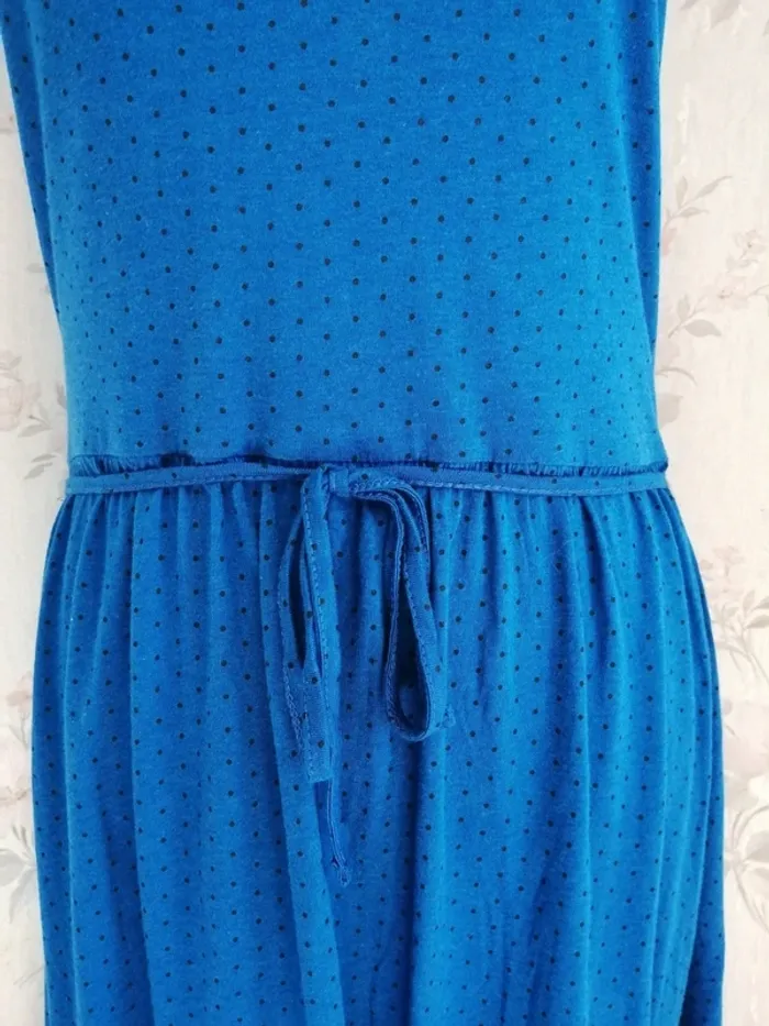 Robe sans manches bleu à pois noir lien à nouer découpes dans le dos / sans marque / (42-44) - photo numéro 2